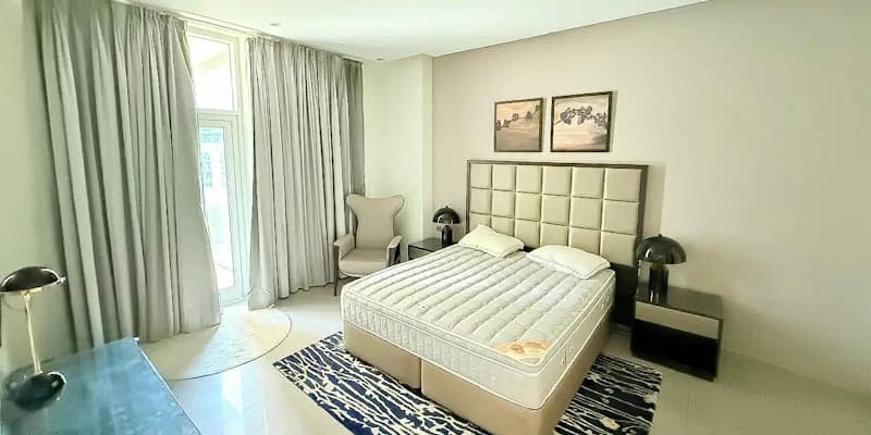 Sophisticated studio apartment image 3